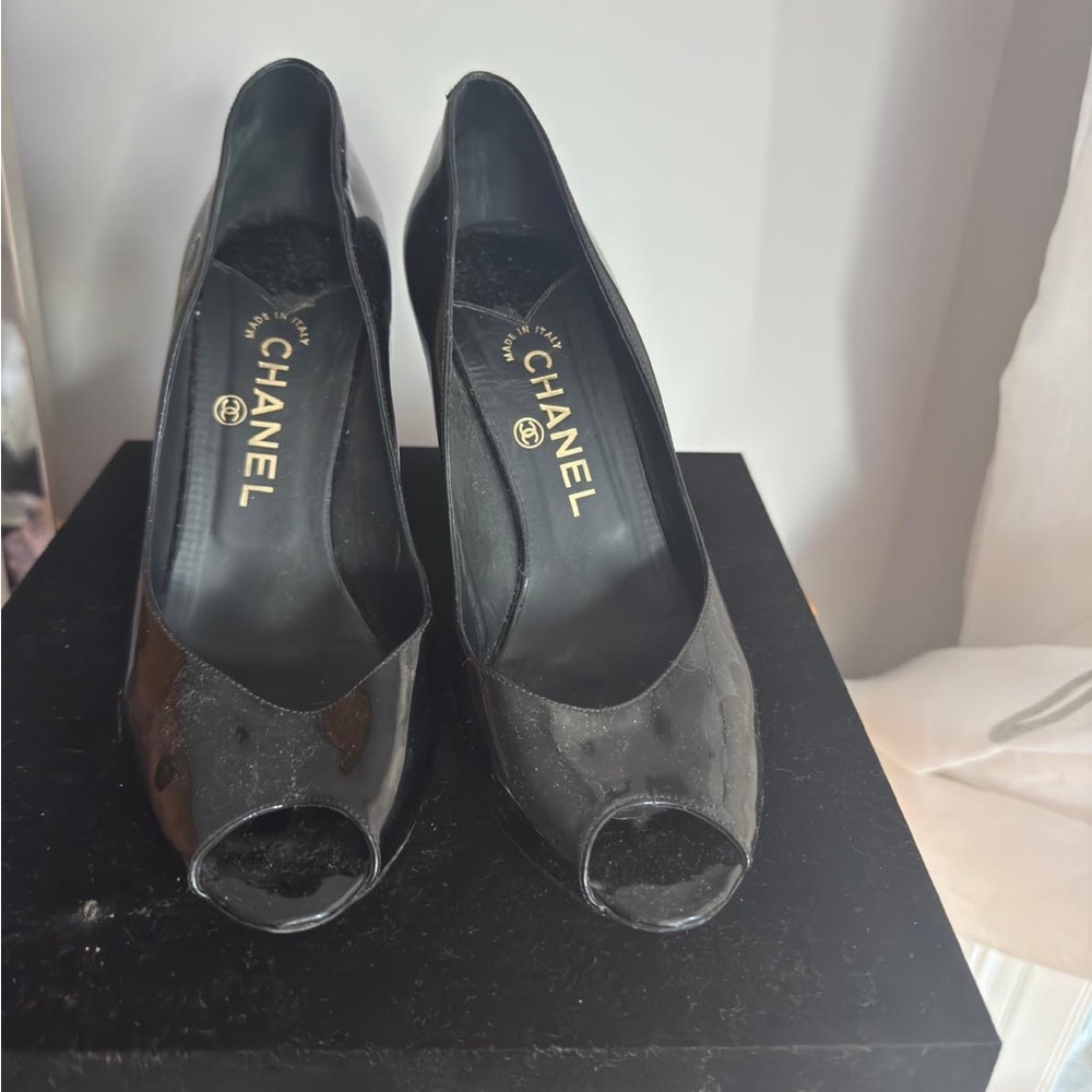 CHANEL Glossy Black Peep-Toe Heels